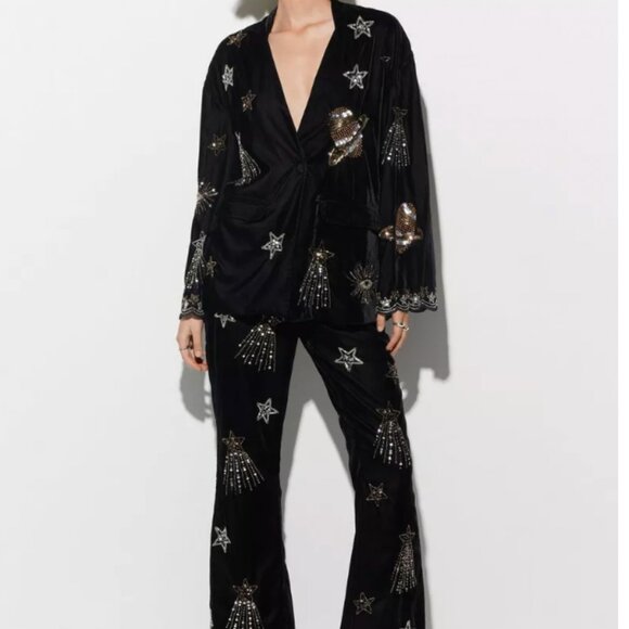 Nasty Gal Premium Velvet Flare Pant - Picture 3 of 4